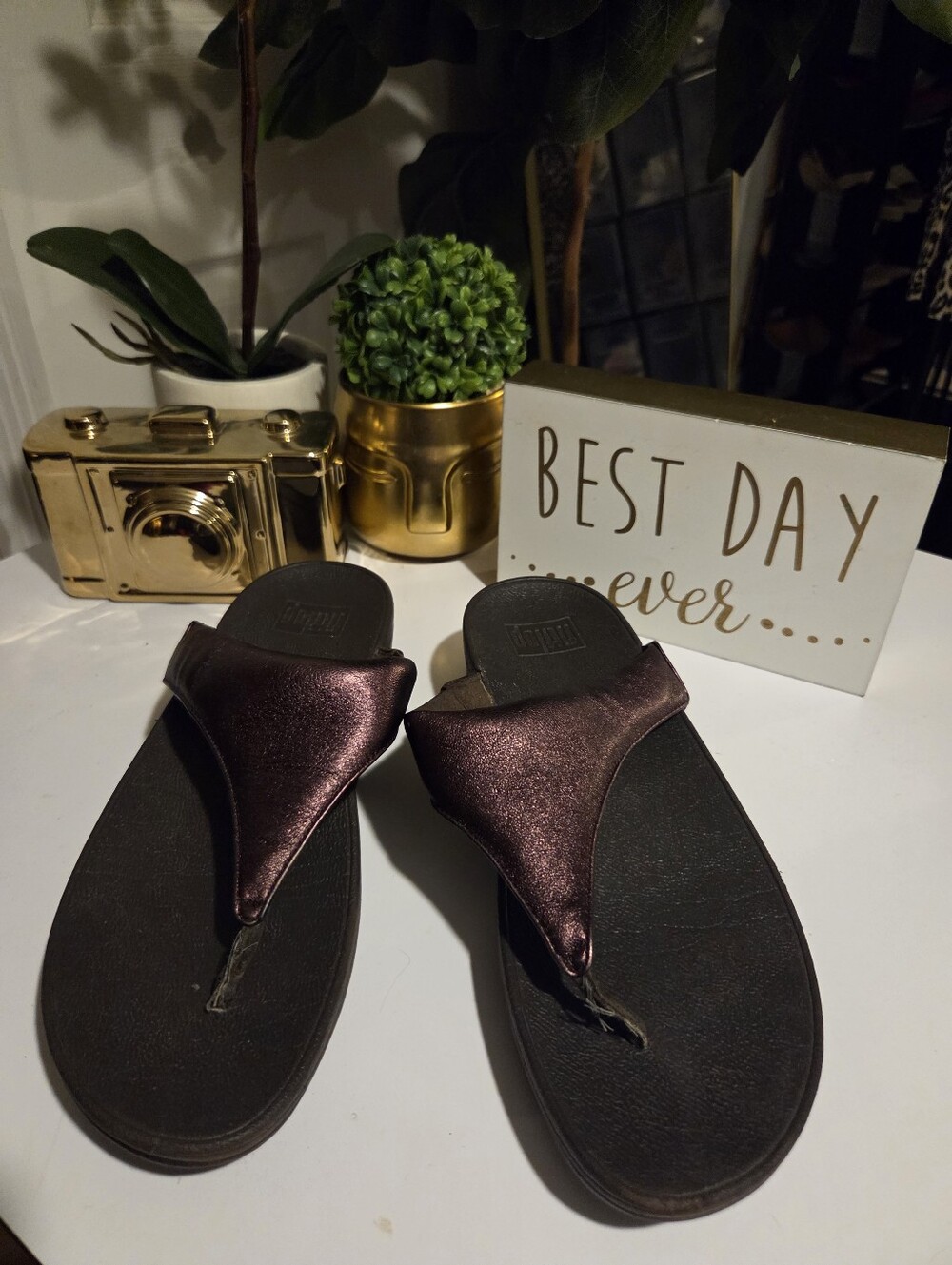 FitFlop Women's Lulu Leather Toe-Post Thong Sandals Chocolate Metallic - Picture 4 of 10